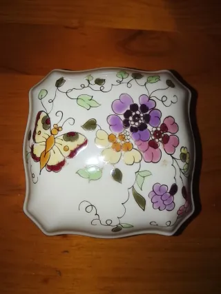 Joyero Zsolnay Hungría Porcelana Mariposa Flores.