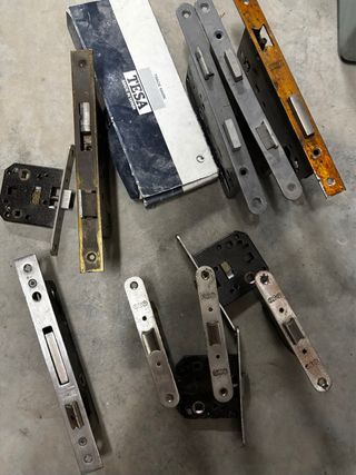 Cerraduras de embutir TESA y otras