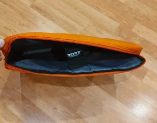 Funda PORT DESIGNS para portátil naranja.