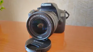 Cámara Canon 1300D + Bolso + Cargador