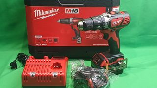 Taladro Percutor Milwaukee 18V 4.0 Ah