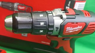 Taladro Percutor Milwaukee 18V 4.0 Ah