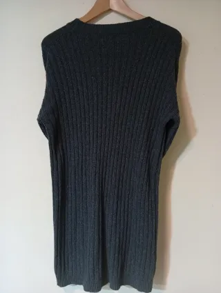 Vestido de punto gris con cinturón