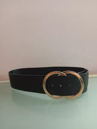 Vestido de punto gris con cinturón