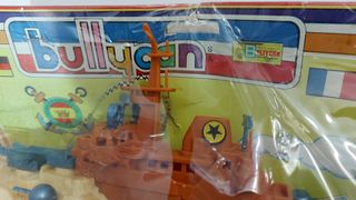 BARCO JUGUETE ACORAZADO(precio no negociable)