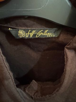 Blusa elegante con volantes