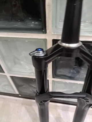 Horquilla DT Swiss Negra