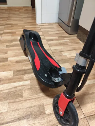 Patinete Eléctrico Negro y Rojo