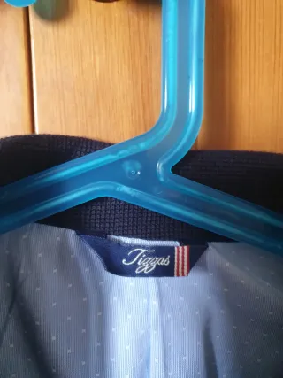 Americana niño azul marino, marca Tizzas.