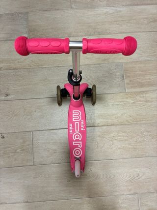 Patinete Mini Micro Deluxe Rosa LED