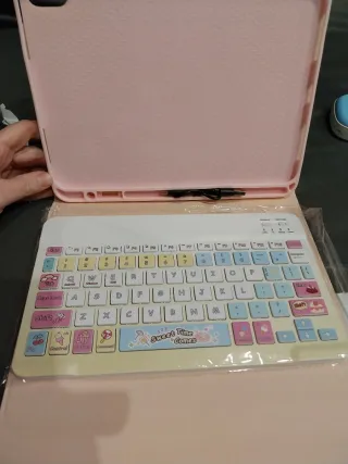 Funda con teclado para tablet