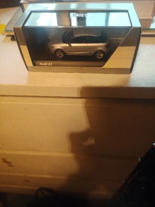 Maqueta Audi A1 Rojo  y plata Original