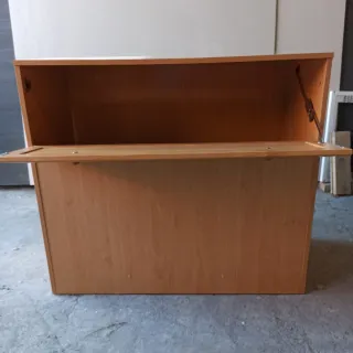 Mueble de cerezo con espejo