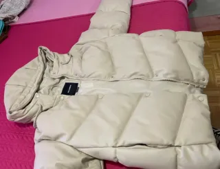 Plumifero corto Pull and Bear beige