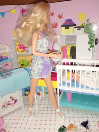 Barbie y bebé con accesorios