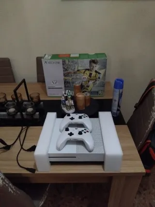 Xbox One S 500GB Bianca + 2 Controller