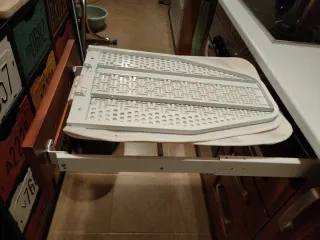 Tabla de planchar y cajón