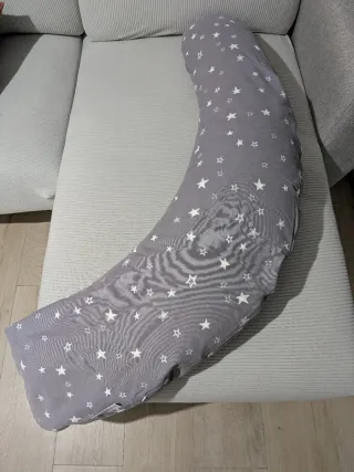 Cojín de lactancia gris estrellas