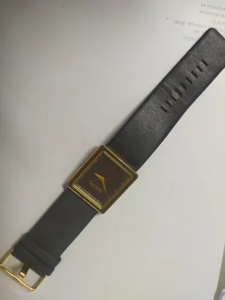 Reloj Nixon Cuadrado Dorado y Negro-Marró oscuro