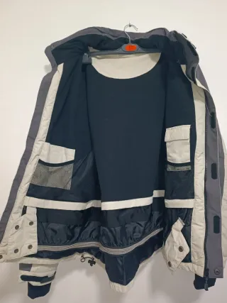 Pantalones y chaqueta de esquí gris ✅