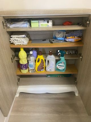 Armario moderno madera y blanco