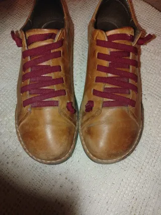 Zapatos de cuero marrones Lefties