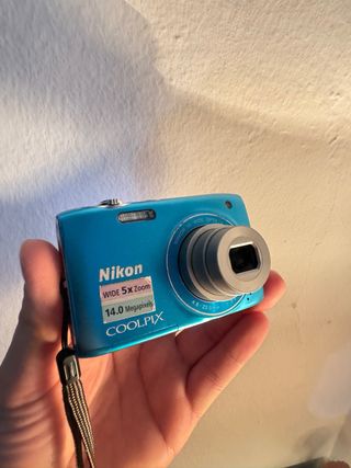 Cámara Nikon COOLPIX Azul 14MP 5x Zoom
