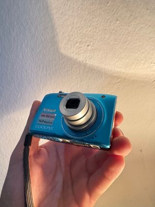 Cámara Nikon COOLPIX Azul 14MP 5x Zoom