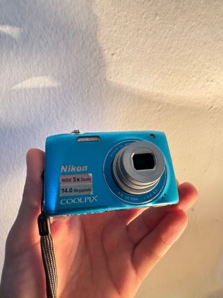 Cámara Nikon COOLPIX Azul 14MP 5x Zoom