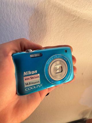 Cámara Nikon COOLPIX Azul 14MP 5x Zoom