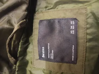 Chaqueta Bershka verde militar