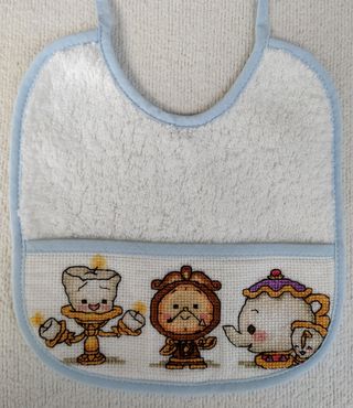Babero bordado a mano personajes Disney