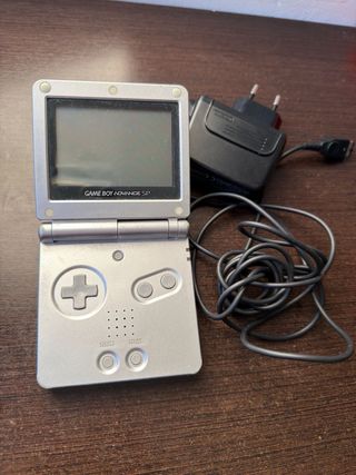 Nintendo Game Boy Advance SP + Caricatore