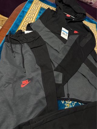 Conjunto Nike Tech Fleece Negro/Gris