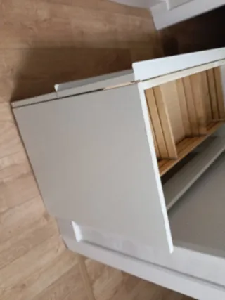 Mobile bagno bianco e legno sospeso