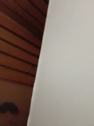 Mobile bagno bianco e legno sospeso