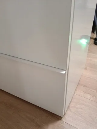 Mobile bagno bianco e legno sospeso