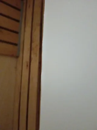 Mobile bagno bianco e legno sospeso