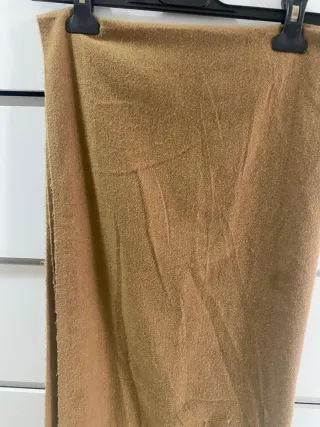 Bufanda marrón con flecos