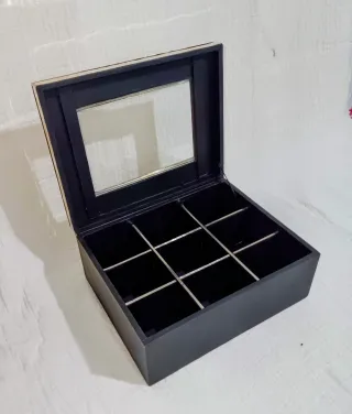 Caja de té con tapa de cristal y marco decorado
