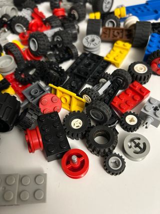 Lotto ruote e pezzi LEGO