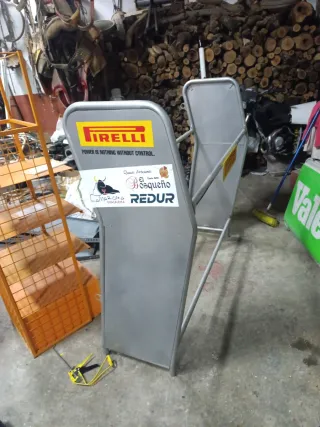 Estantería para neumáticos rally