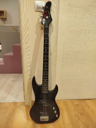 Bajo eléctrico negro