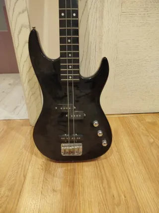 Bajo eléctrico negro