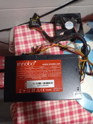 Fuente de poder Innobo 200W