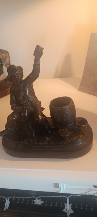 Bonito Bronce Figura Hombre con Barril