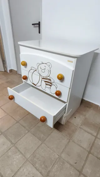 Cómoda infantil Micuna con dibujo de oso
