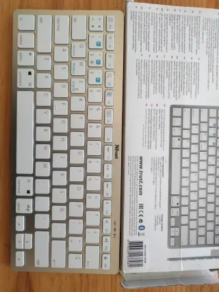 Teclado Inalámbrico Trust Plata y Blanco