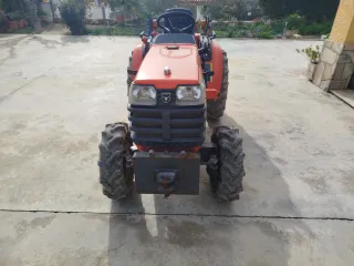 Tractor Kubota B2400