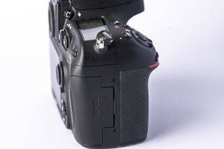 Nikon D800 con grip, batería extra y accesorios-